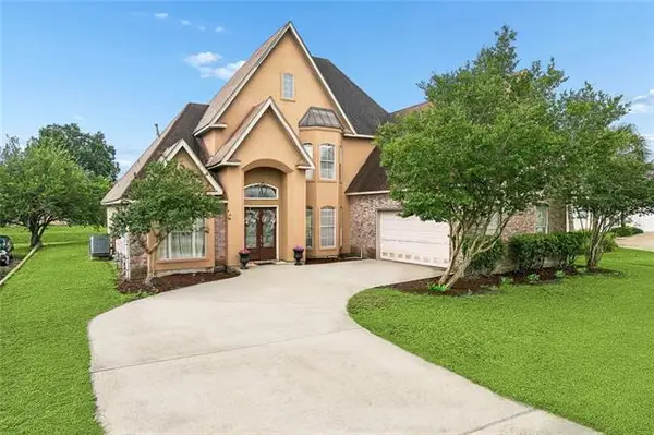 105 Natchez Trace Drive, Harvey, LA 70058