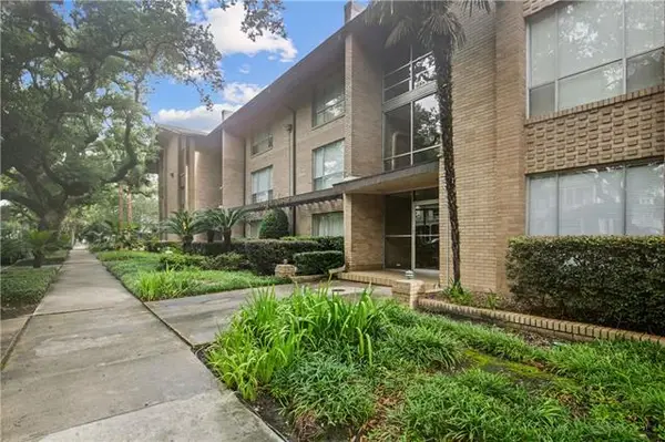 4007 St Charles Avenue #218, New Orleans, LA 70115