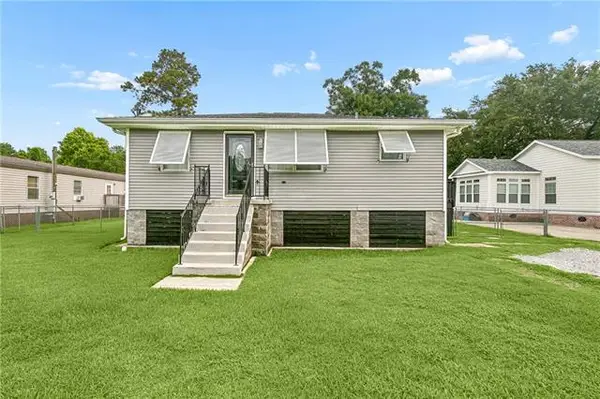 2920 Farmsite Road, Violet, LA 70092