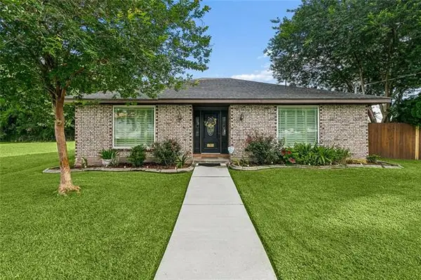 701 Live Oak Street, Metairie, LA 70005