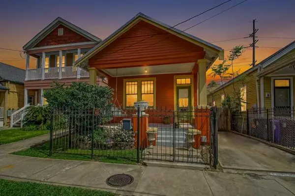 7719 Oak Street, New Orleans, LA 70118