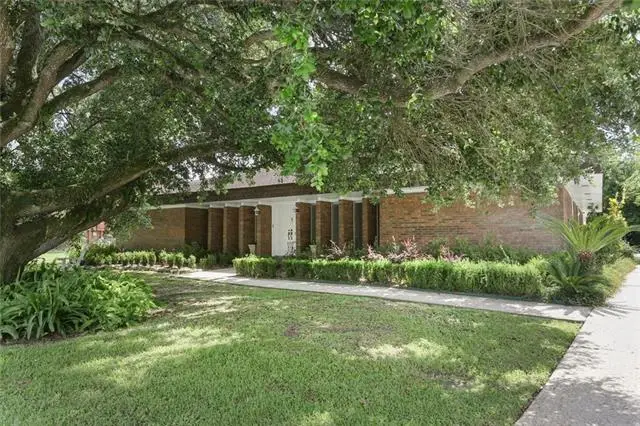 520 Fairfield Avenue, Gretna, LA 70056 - #1