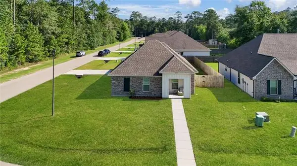 60245 Sunset Oak Boulevard, Lacombe, LA 70445