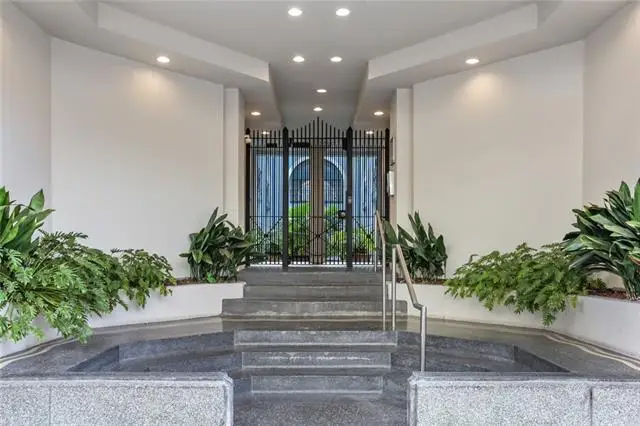 760 Magazine Street #207, New Orleans, LA 70130 - #2