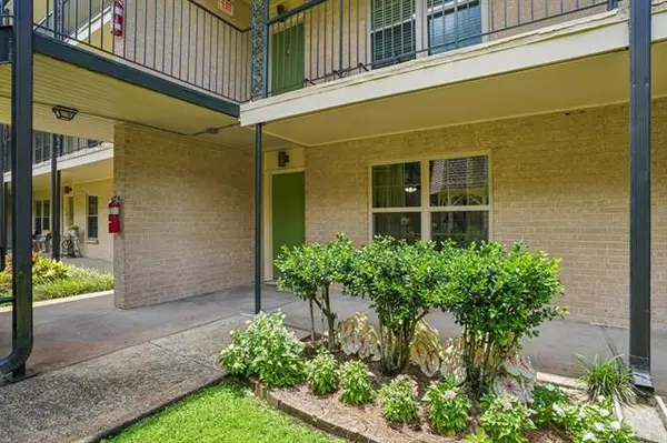 2732 Whitney Place #101, Metairie, LA 70002