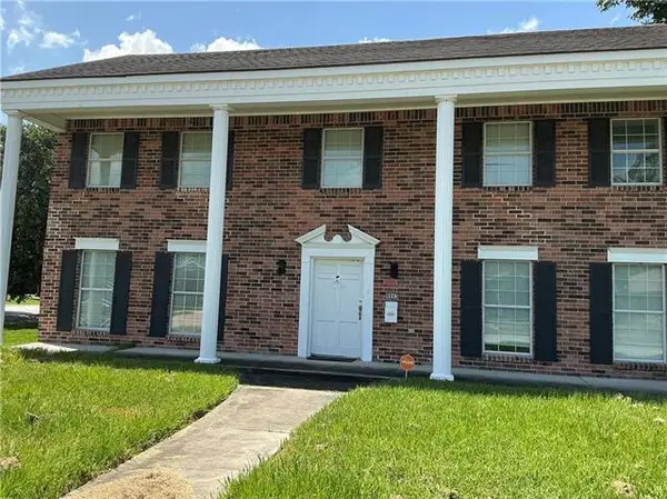 4043 S Pin Oak Avenue, New Orleans, LA 70131