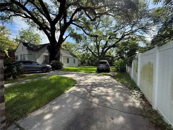 3425 Live Oak Place, New Orleans, LA 70122