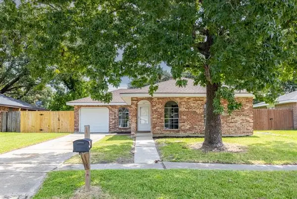 2004 Cartier Drive, Laplace, LA 70068