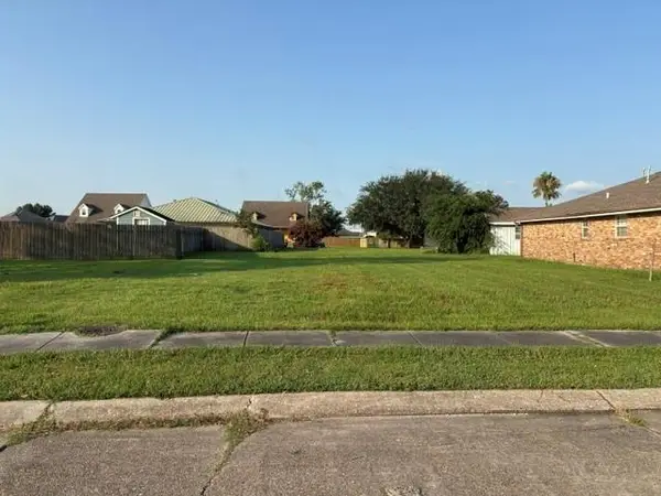 8324 Fairfax Drive, Chalmette, LA 70043