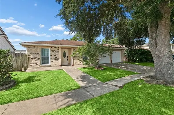 2533 Eastview Drive, Harvey, LA 70058