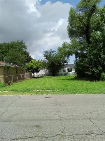 2032 France Street, New Orleans, LA 70117