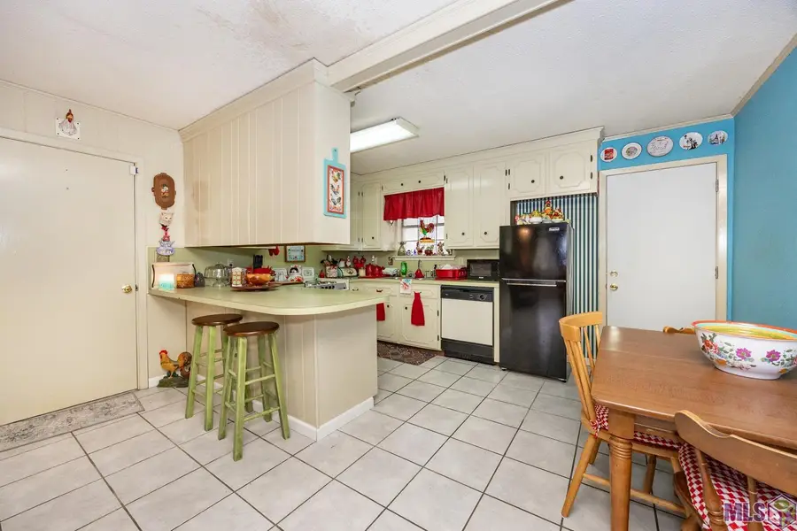 6012 Frederick Dr, Baton Rouge, LA 70817 - #2