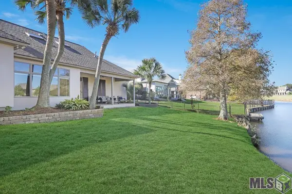 19523 Arcadian Shores Ave, Saint George, LA 70809