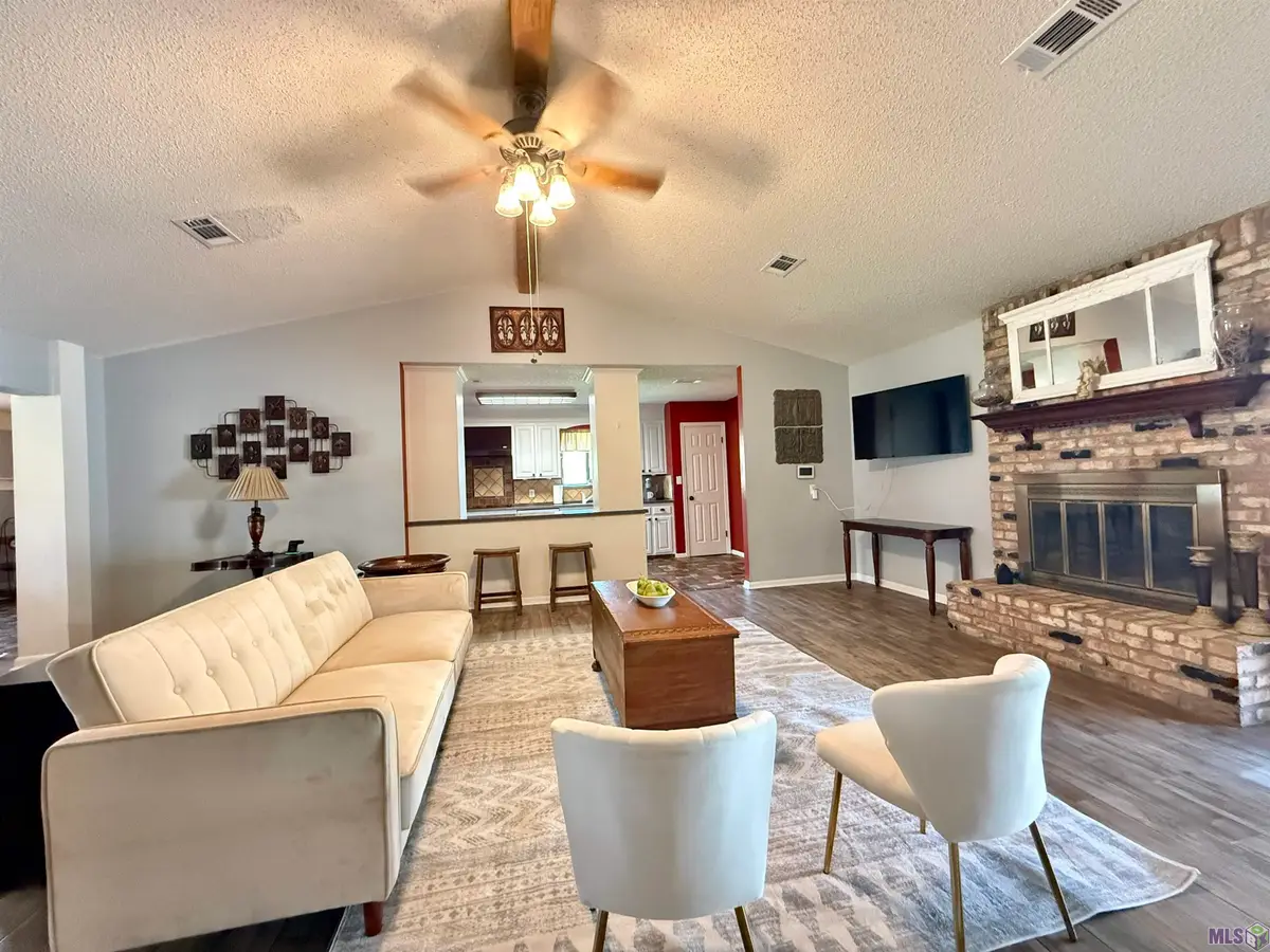 2428 Riverside Dr, Port Allen, LA 70767 - #1