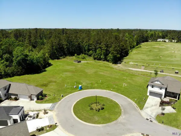 9380 St Andrews Ct W, Denham Springs, LA 70726