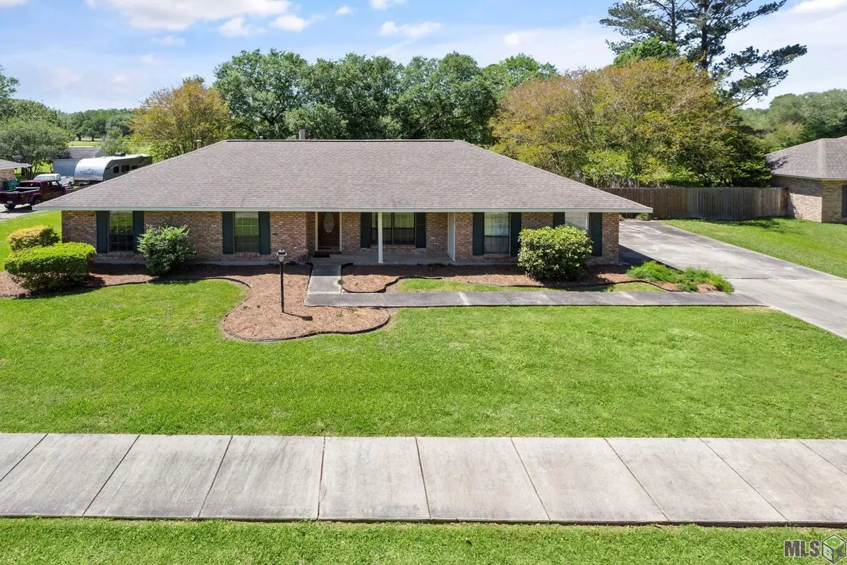 6545 Fennwood Dr, Zachary, LA 70791 - #1