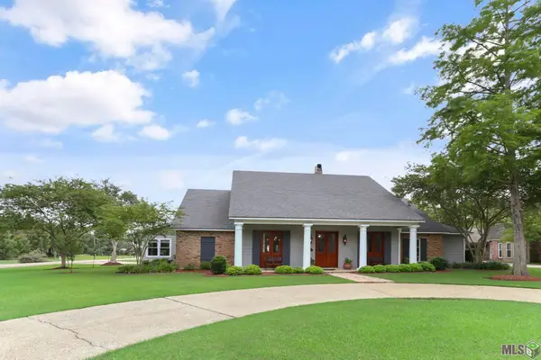 542 High Lake Dr, Saint George, LA 70810