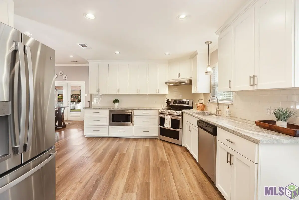 18733 W Lake Terrace Dr, Baton Rouge, LA 70817 - #1