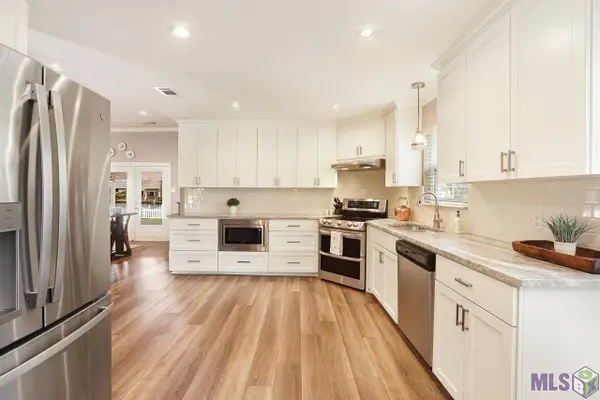 18733 W Lake Terrace Dr, Baton Rouge, LA 70817