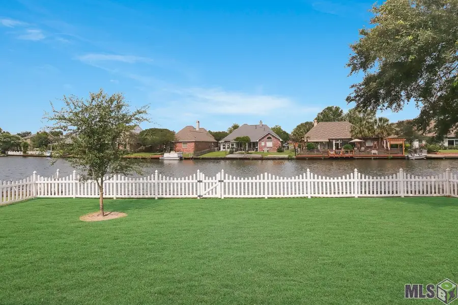 18733 W Lake Terrace Dr, Baton Rouge, LA 70817 - #3