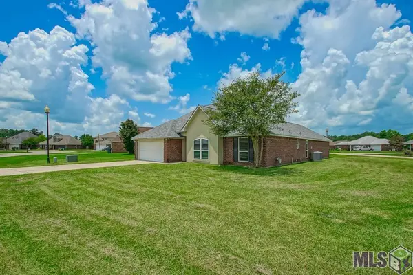 36035 Raleigh Dr, Denham Springs, LA 70706
