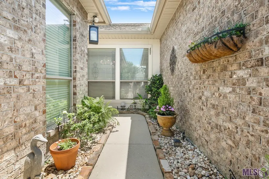 5370 Courtyard Dr, Gonzales, LA 70737 - #3