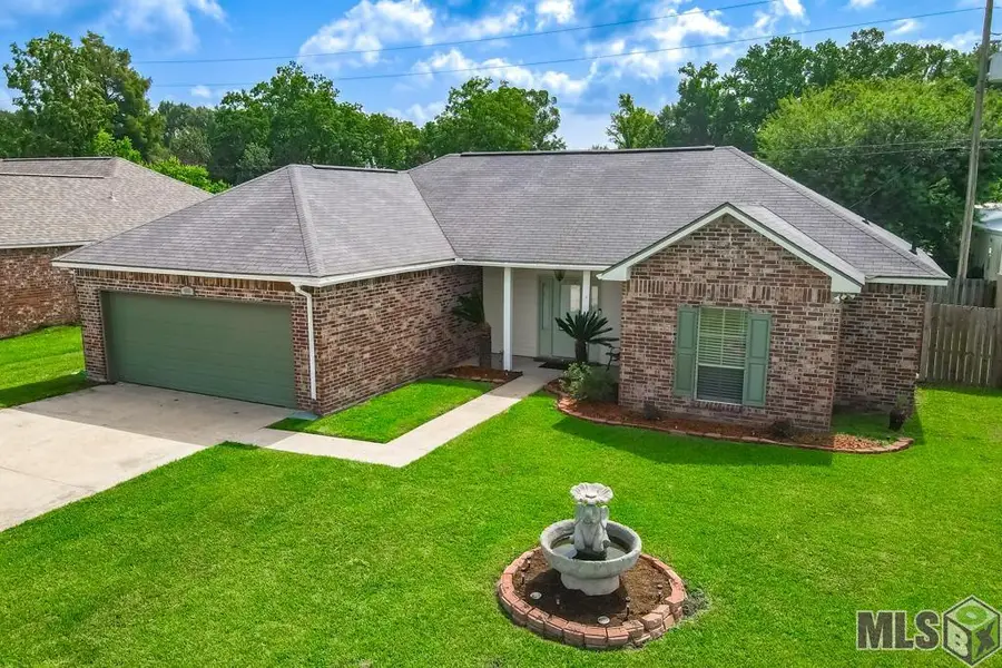 402 Melissa Dr, Port Allen, LA 70767 - #2