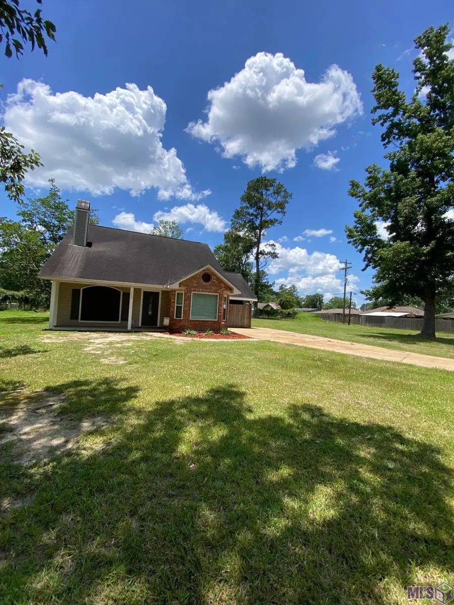 7420 Linda Lee Dr, Denham Springs, LA 70706 - #2