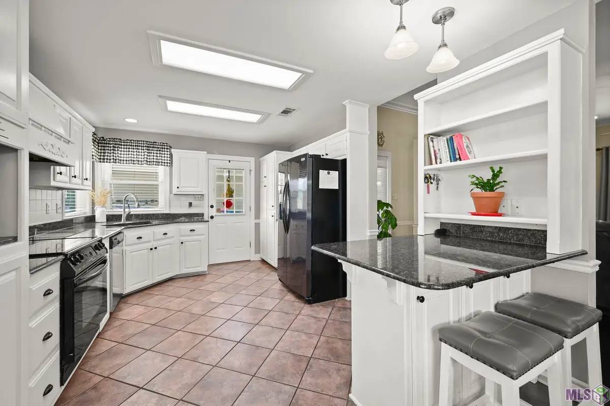 2607 Riverside Dr, Port Allen, LA 70767 - #1