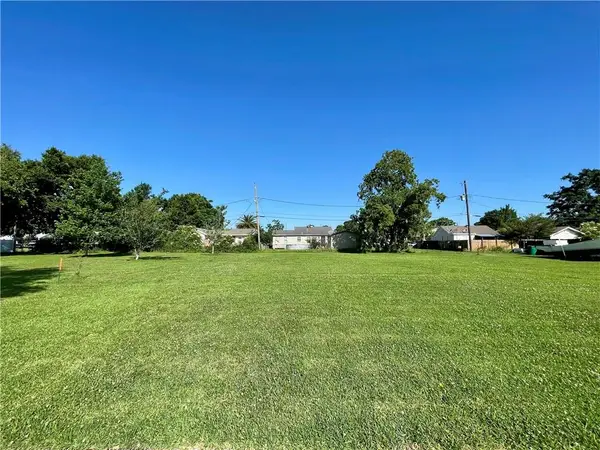 24 Keane Drive, Chalmette, LA 70043