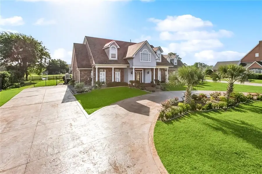 3633 Lake Michel Court, Gretna, LA 70056 - #3