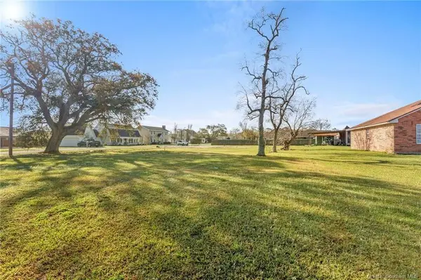 1305 W Mcneese Street W, Lake Charles, LA 70605