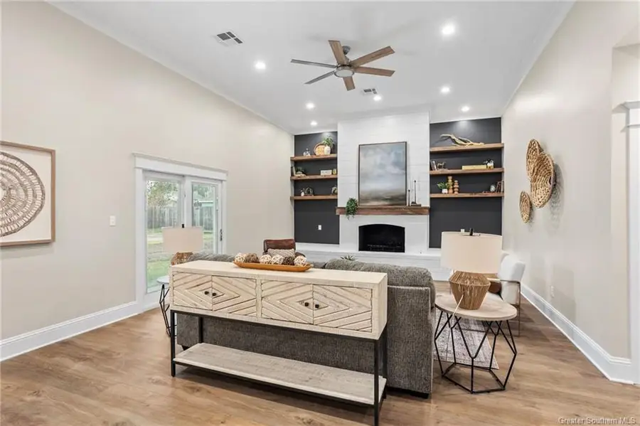 1450 N Chateau Circle N, Lake Charles, LA 70605 - Image #2