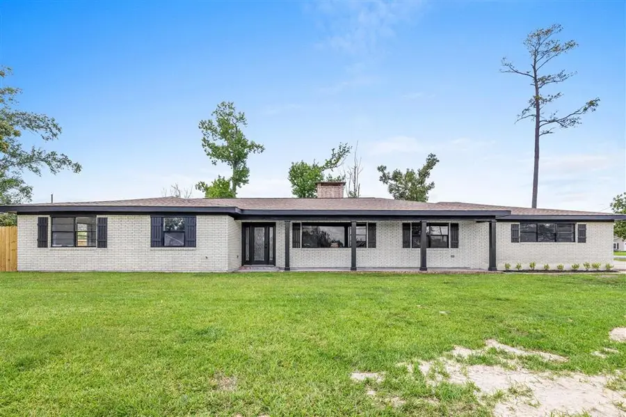 109 W Wayside Drive W, Westlake, LA 70669 - Image #2