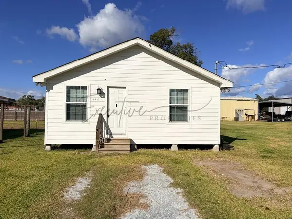 421 & 423 Broussard Ln Lane, Lake Charles, LA 70607