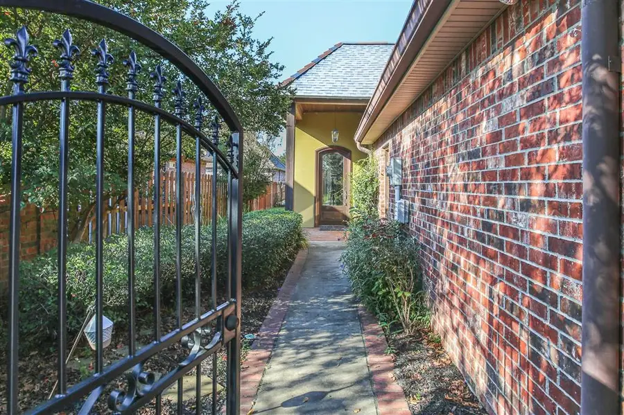 926 Carondelet Street, Lake Charles, LA 70605 - #2