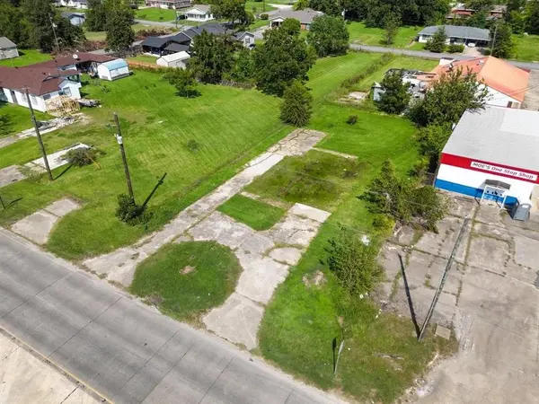 313 S Martin Luther King Highway S, Lake Charles, LA 70615