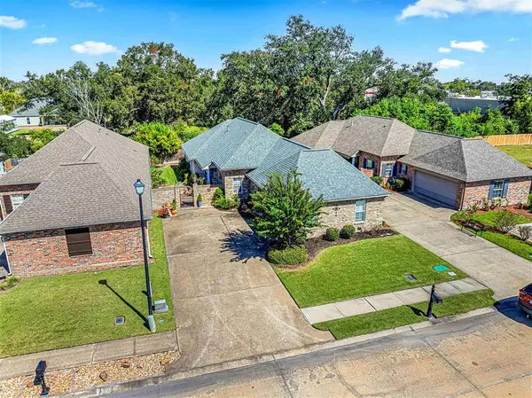 176 Pecanwood Drive, Lake Charles, LA 70605