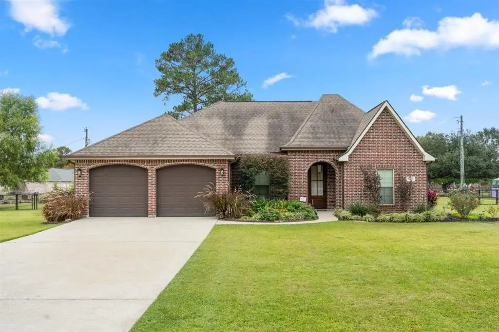 2441 W Laura Drive W, Moss Bluff, LA 70611 - Image #1