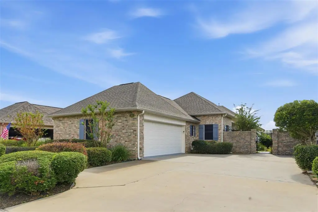 215 Pecanwood Drive, Lake Charles, LA 70605 - Image #1