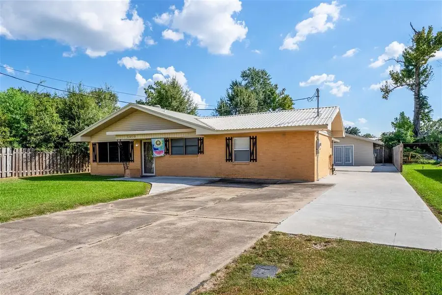 1409 Lourdes St Street, Sulphur, LA 70663 - Image #2