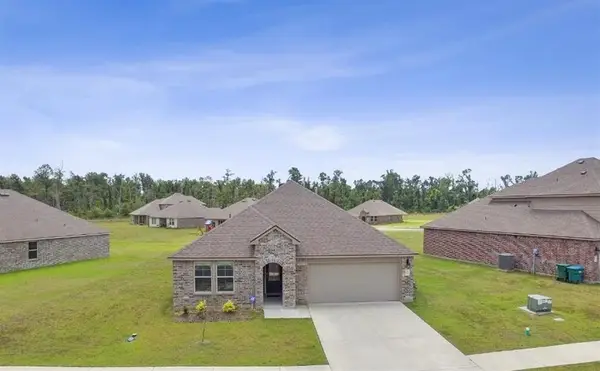 772 Gold Finch Way, Moss Bluff, LA 70611