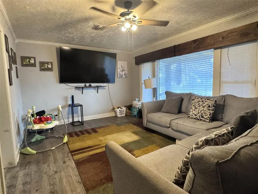 715 E Plaquemine E, Jennings, LA 70546 - Image #2