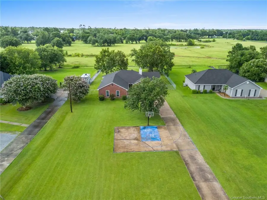 2231 W Dave Dugas Road W, Sulphur, LA 70665 - #2
