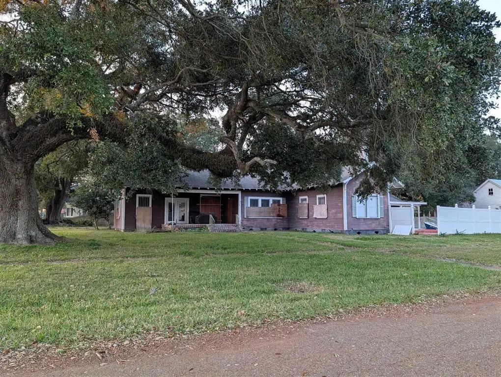 402 N Irving Street N, Kaplan, LA 70548 - Image #1