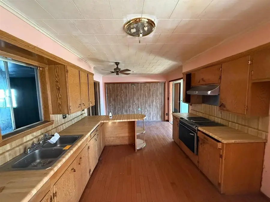 914 Howard Street, Jennings, LA 70546 - #2