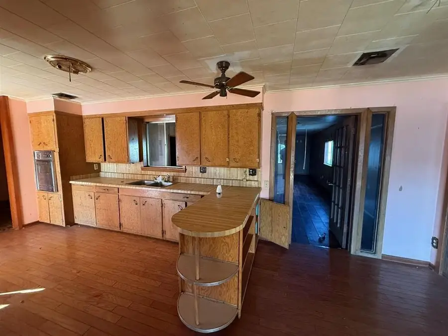 914 Howard Street, Jennings, LA 70546 - #3