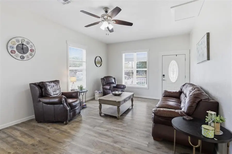 1703 N State Street N, Jennings, LA 70546 - #3