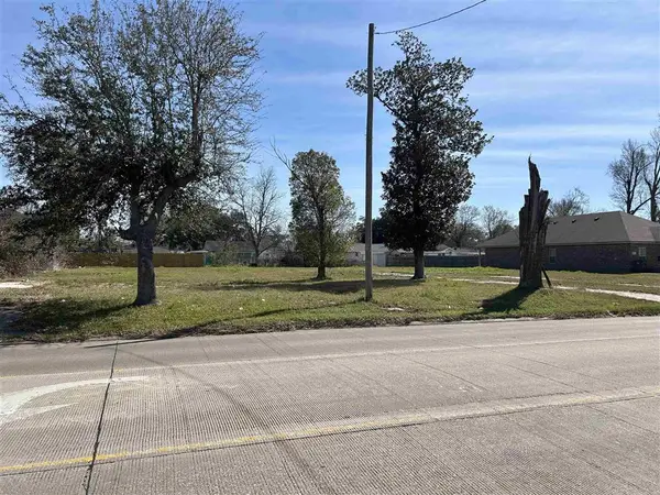 3921,3923,3925 Common Street, Lake Charles, LA 70607