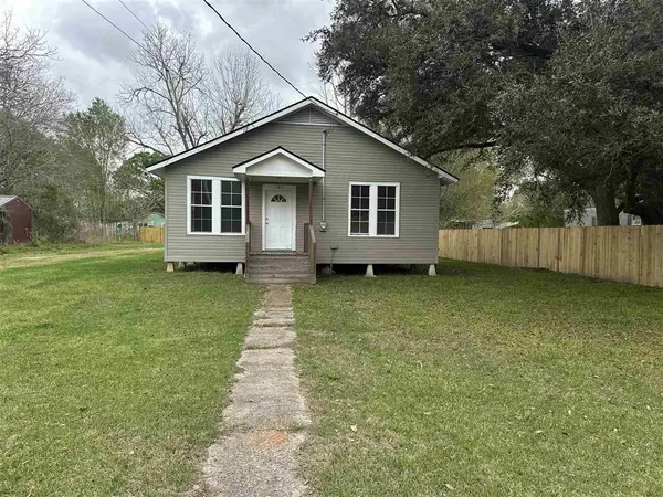 305 S Storer Ave Avenue S, Iowa, LA 70647